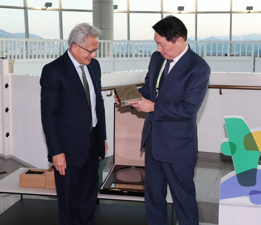 005 251031 최태원 회장 젠슨 황 CEO 면담